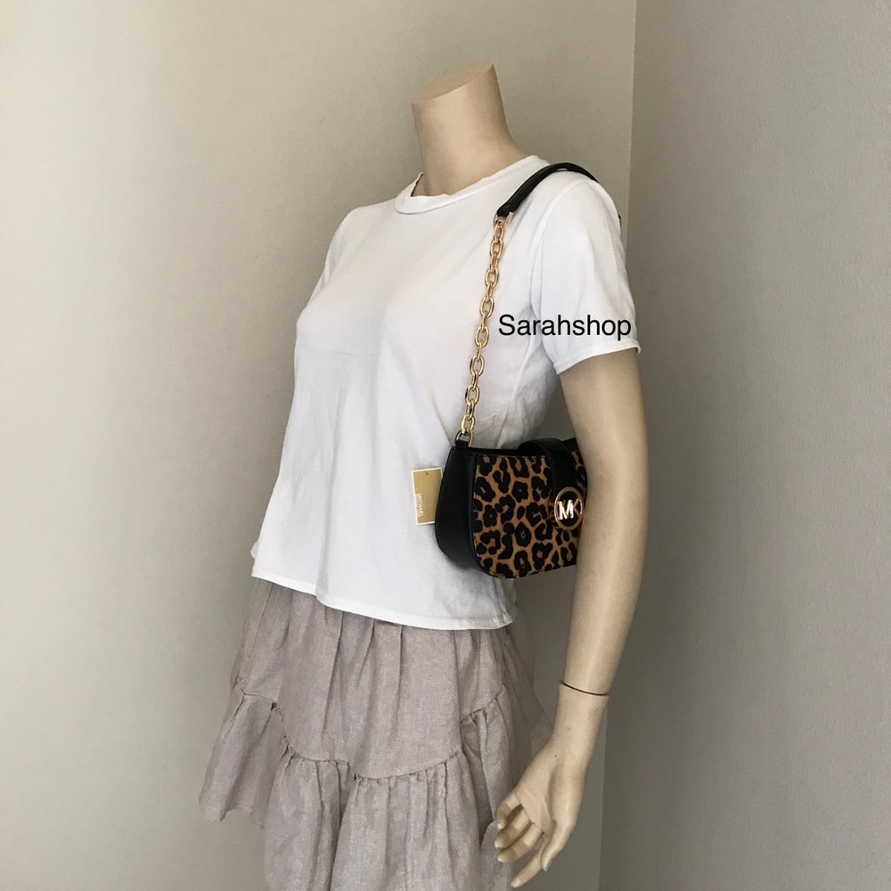 🌼Michael Kors Purse - Picture 8 of 15
